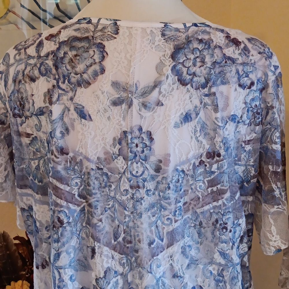 Bundle of TWO Roz & Ali Dressy Tops - Picture 10 of 16